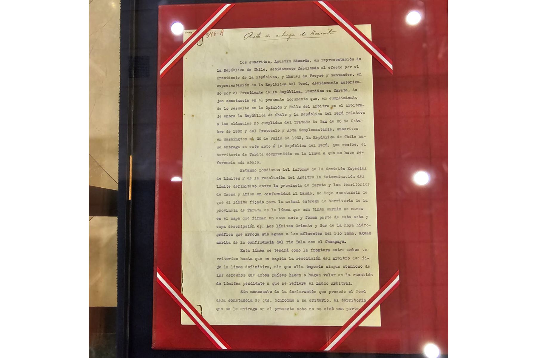 Acta original de entrega de la provincia de Tarata al Perú el 1 de setiembre de 1925 (Archivo Nacional de Tratados Juan Manuel Bákula Patiño). Foto: Cortesía Ricardo Moreau