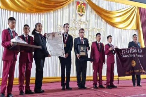 El padre Edgard Rimaycuna recordó con gratitud sus años de formación en el colegio y reafirmó el cariño del Papa León XIV hacia la capital lambayecana.