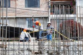 Invadir la vía pública al construir es ilegal y puede terminar en demolición. Foto: ANDINA/archivo.