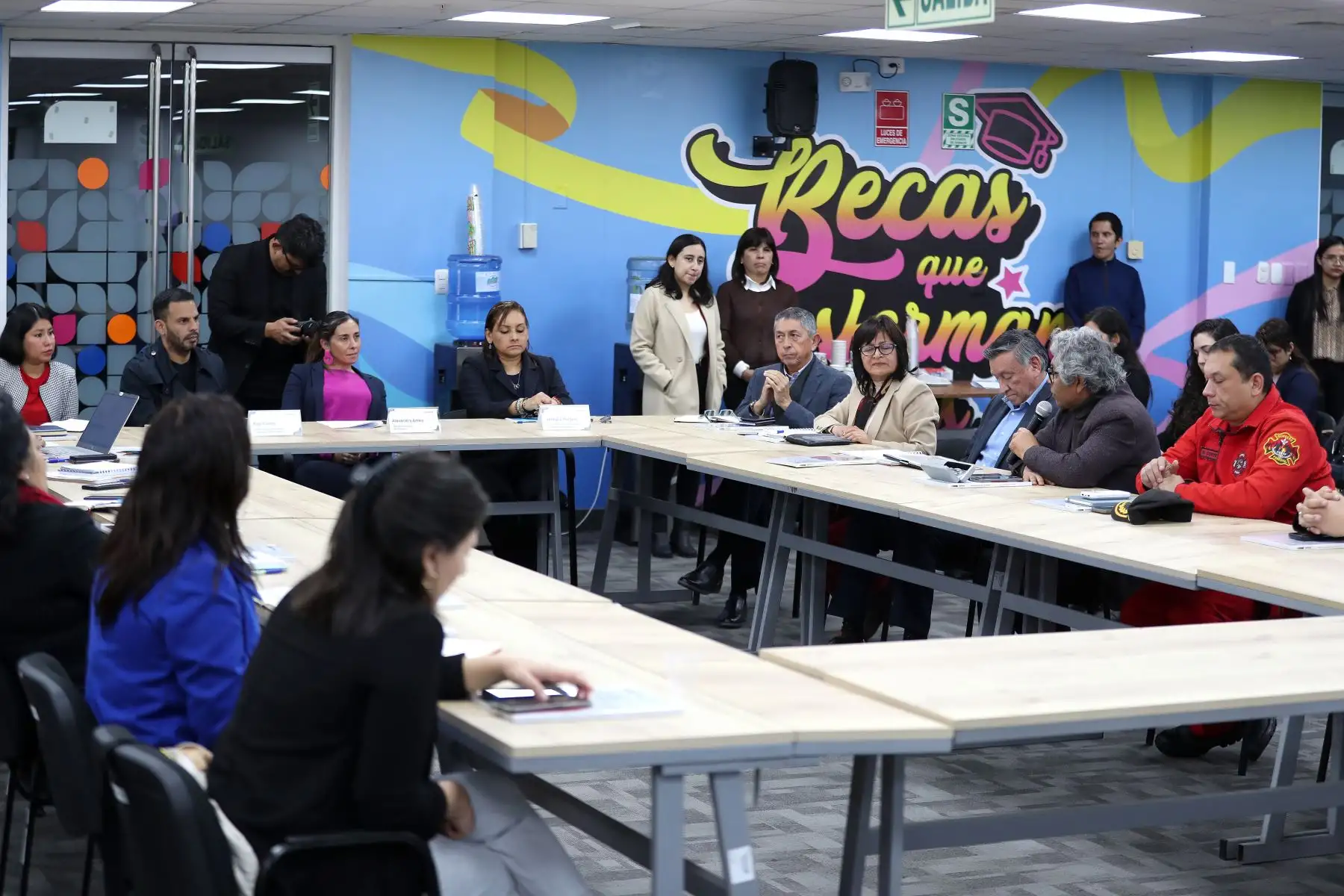 Reunión de trabajo de PRONABEC y 22 entidades públicas para logra mayor tasa de postulación a Beca 18. El espacio de diálogo es liderada por su directora ejecutiva del PRONABEC , Alexandra Ames.
Foto: ANDINA : Lino Chipana Obregón
