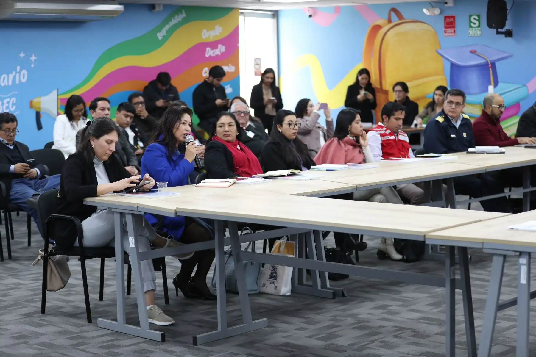 Reunión de trabajo de PRONABEC y 22 entidades públicas para logra mayor tasa de postulación a Beca 18. El espacio de diálogo es liderada por su directora ejecutiva del PRONABEC , Alexandra Ames.
Foto: ANDINA / Lino Chipana Obregón