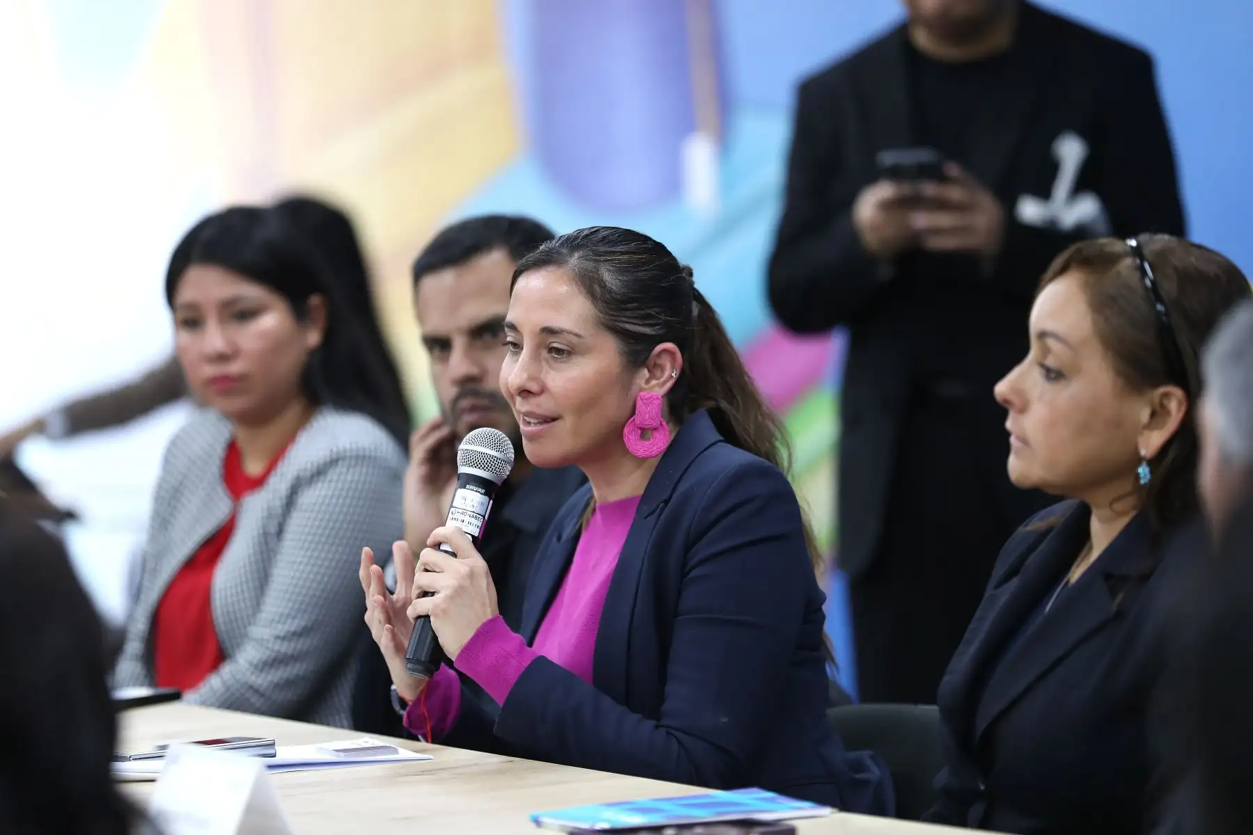 Reunión de trabajo de PRONABEC y 22 entidades públicas para logra mayor tasa de postulación a Beca 18. El espacio de diálogo es liderada por su directora ejecutiva del PRONABEC , Alexandra Ames.
Foto: ANDINA / Lino Chipana Obregón