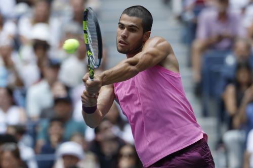 Carlos Alcaraz de España en acción contra Jiri Lehecka de la República Checa durante los cuartos de final del Campeonato Abierto de Tenis de Estados Unidos en el Centro Nacional de Tenis Billie Jean King de la USTA en Flushing Meadows, Nueva York. Foto: EFE