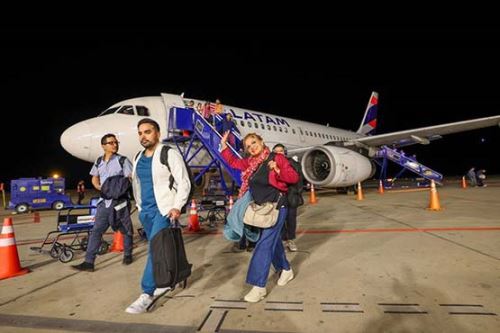 Llegada de un avión en la noche al aeropuerto de la ciudad de Piura,. ANDINA/Difusión