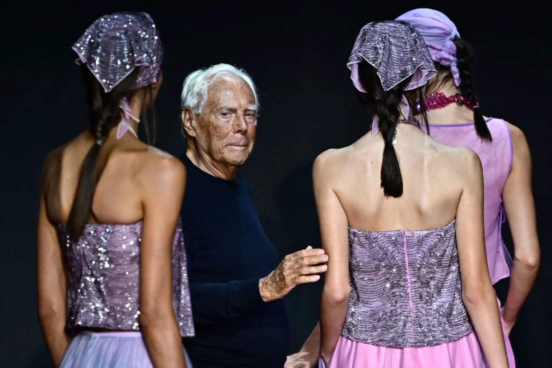 Armani abrió su casa de moda epónima en Milán en 1975 y ascendió rápidamente a la cima de la industria. Foto: AFP