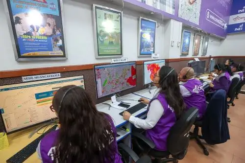 El Jefe del INEI, Gaspar Morán Flores, presentó la Central de Monitoreo que muestra ubicación de censistas en tiempo real. Además informó que once distritos del país ya han sido censados al 100%.

Foto: ANDINA/Juan Carlos Guzmán Negrini
