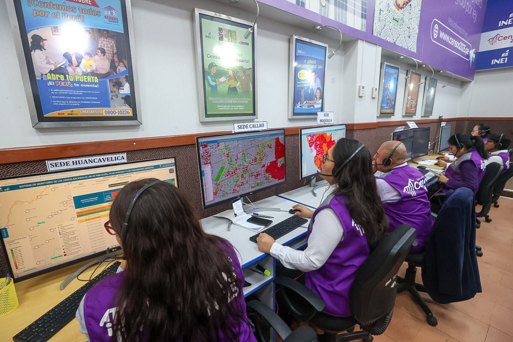 El Jefe del INEI, Gaspar Morán Flores, presentó la Central de Monitoreo que muestra ubicación de censistas en tiempo real. Además informó que once distritos del país ya han sido censados al 100%.

Foto: ANDINA/Juan Carlos Guzmán Negrini