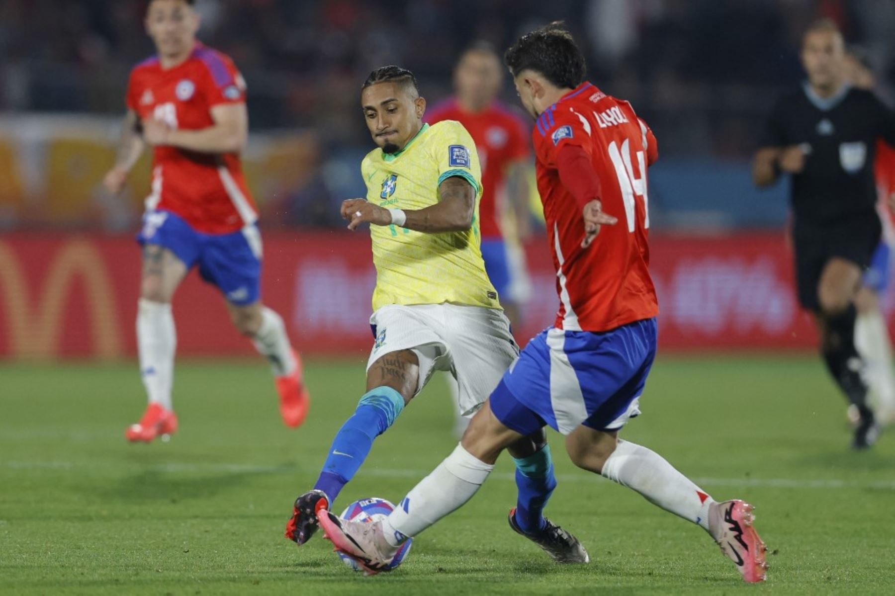 Sin nada que ganar o perder, Brasil y Chile se enfrentan en Río de Janeiro
