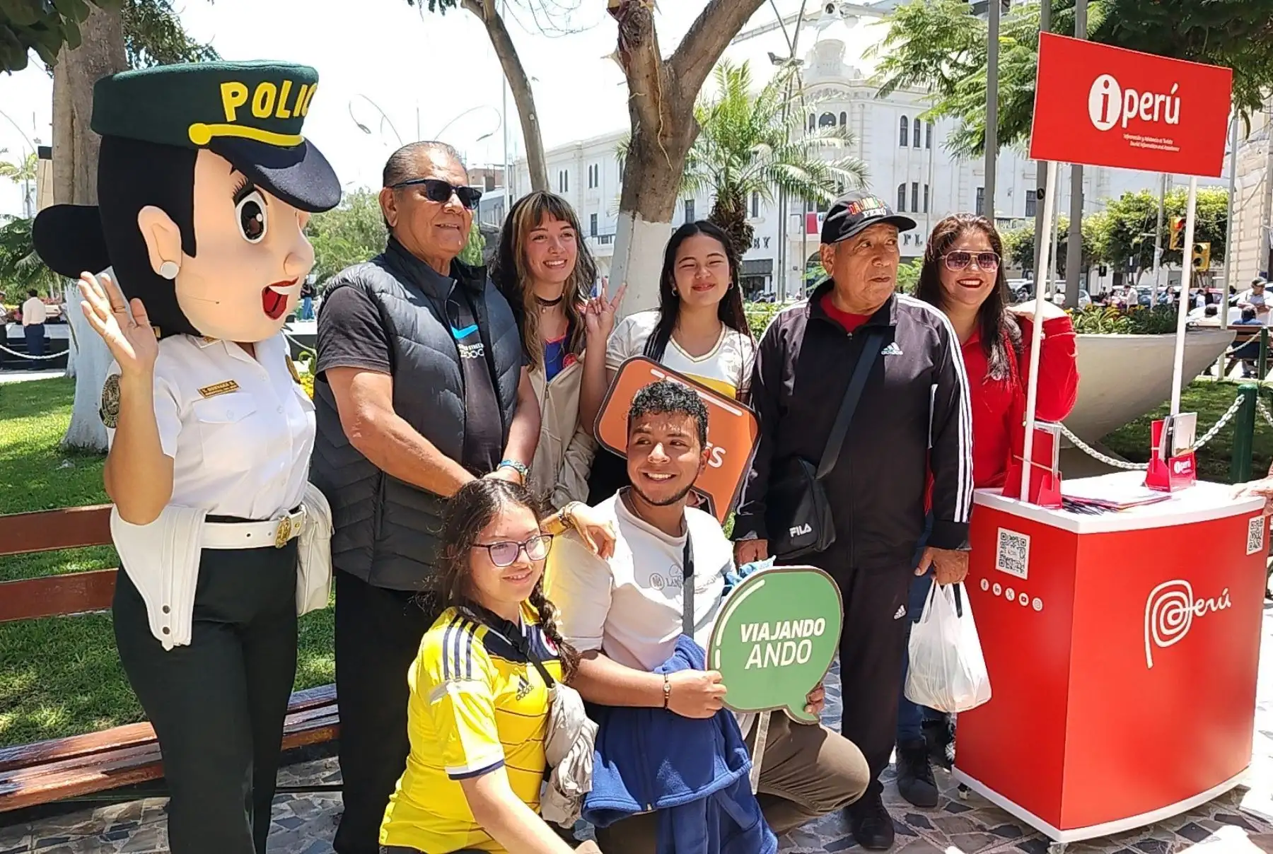 IPerú, en coordinación con la Policía de Turismo, inició una campaña de sensibilización turística en Chiclayo con el objetivo de difundir la Ruta Caminos del Papa León XIV y reforzar la promoción de los atractivos culturales, arqueológicos y gastronómicos de Lambayeque. ANDINA/Difusión