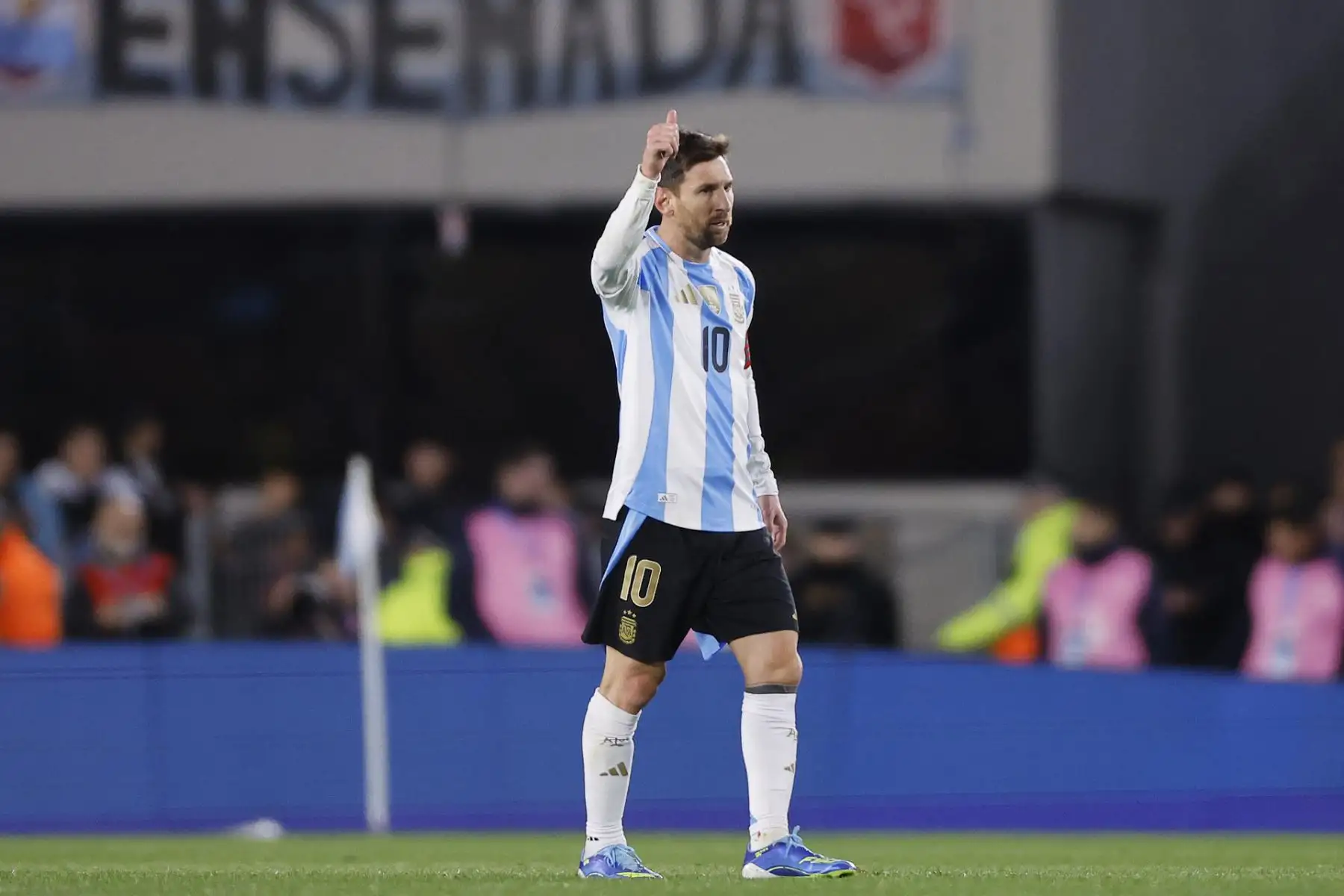 Lionel Messi de Argentina celebra el gol que anotó este jueves 4 de setiembre de 2025 en el partido por las eliminatorias a la Copa Mundial 2026 entre Argentina y Venezuela en el estadio Monumental en Buenos Aires. Foto: EFE