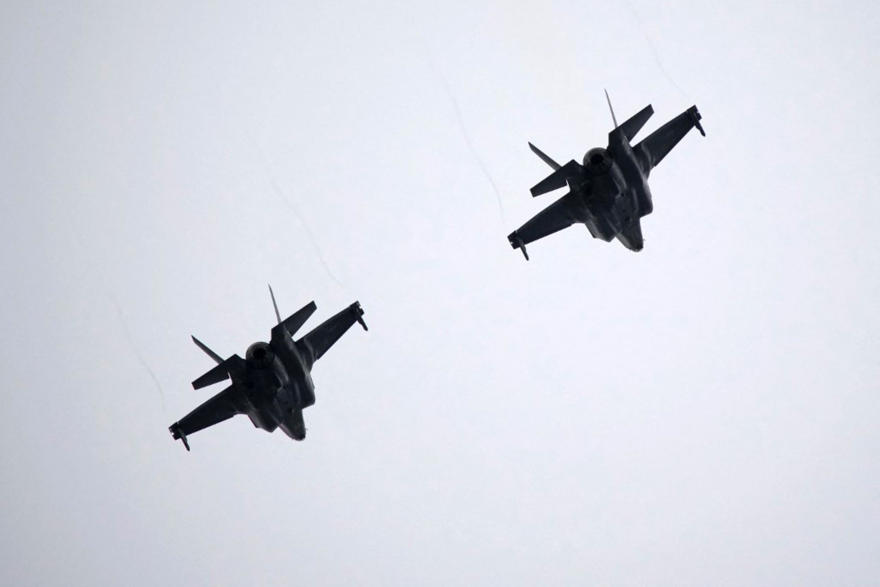 Estados Unidos enviará 10 cazas F-35 en Puerto Rico como parte de su ofensiva antidrogas en el Caribe, en un contexto de tensión con Venezuela, que mandó sobrevolar uno de sus buques militares en la zona, según el Pentágono. Foto: AFP