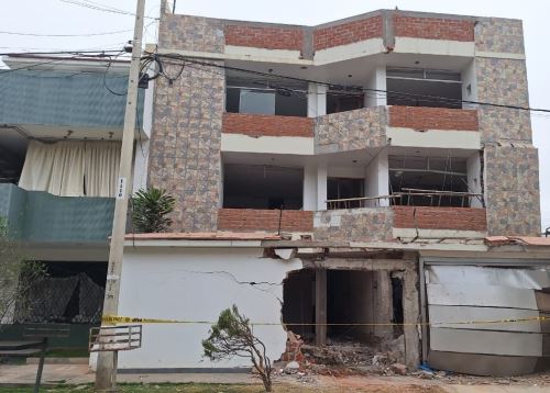Ante un nuevo atentado con explosivos en Trujillo, el gobernador regional de La Libertad, César Acuña, reiteró su propuesta de declarar el estado de sitio y el toque de queda en la provincia de Trujillo. Foto: Luis Puell