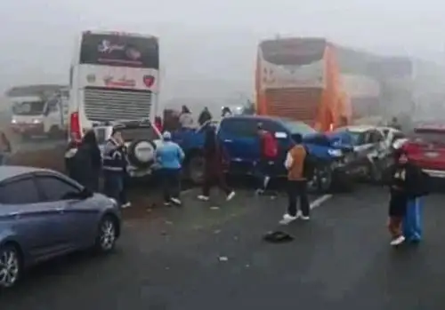 El Ministerio de Salud que diez personas resultaron heridas tras el choque múltiple registrado en la Variante de Pasamayo. Ellas fueron trasladadas a los hospitales de Huaral y Chancay.