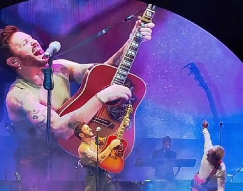 Axel nos visita en íntima gira.