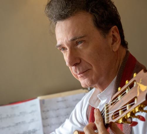 Javier Echecopar presenta  "La guitarra del mestizaje: música y danza entre dos mundos".