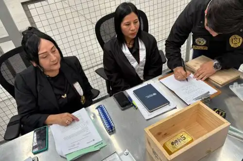 Fiscales que  encabezaron operación de incautación de oro. Foto: ANDINA/Difusión