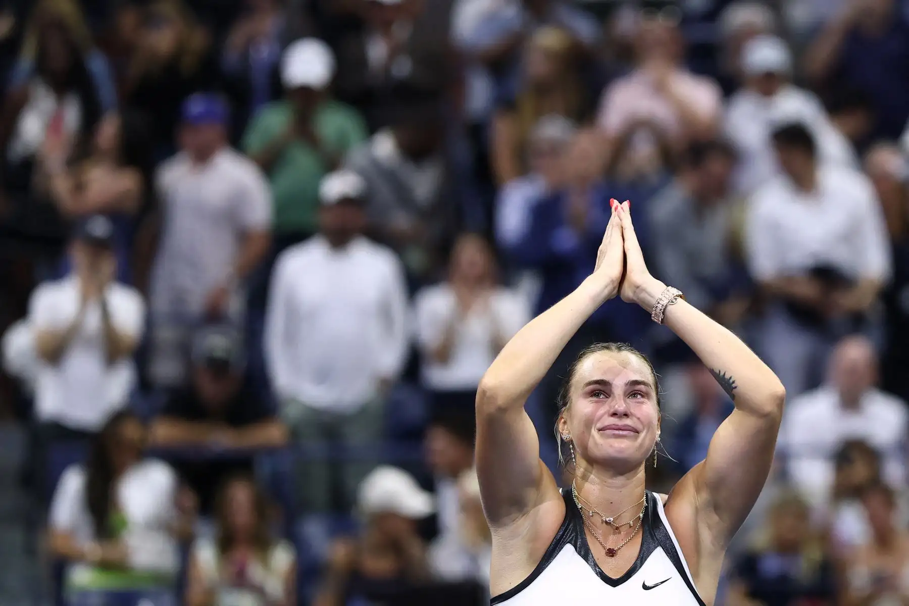 La bielorrusa Aryna Sabalenka reacciona tras derrotar a la estadounidense Amanda Anisimova durante su partido final individual femenino de tenis en el día catorce del torneo US Open de tenis en el Centro Nacional de Tenis Billie Jean King de la USTA en la ciudad de Nueva York.
Foto: AFP