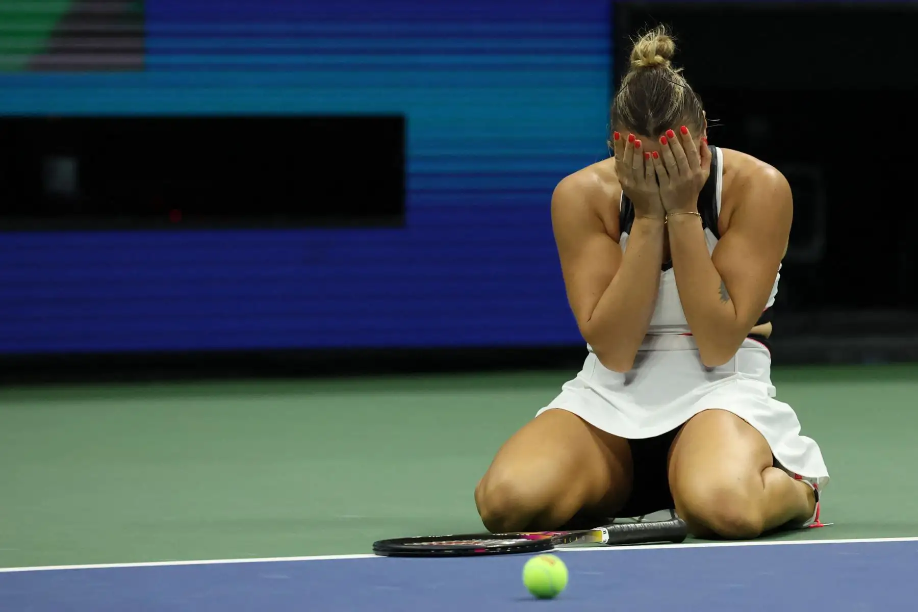La bielorrusa Aryna Sabalenka celebra la derrota de la estadounidense Amanda Anisimova en la final de tenis individual femenina en el día catorce del torneo de tenis US Open en el Centro Nacional de Tenis USTA Billie Jean King en la ciudad de Nueva York.
Foto AFP