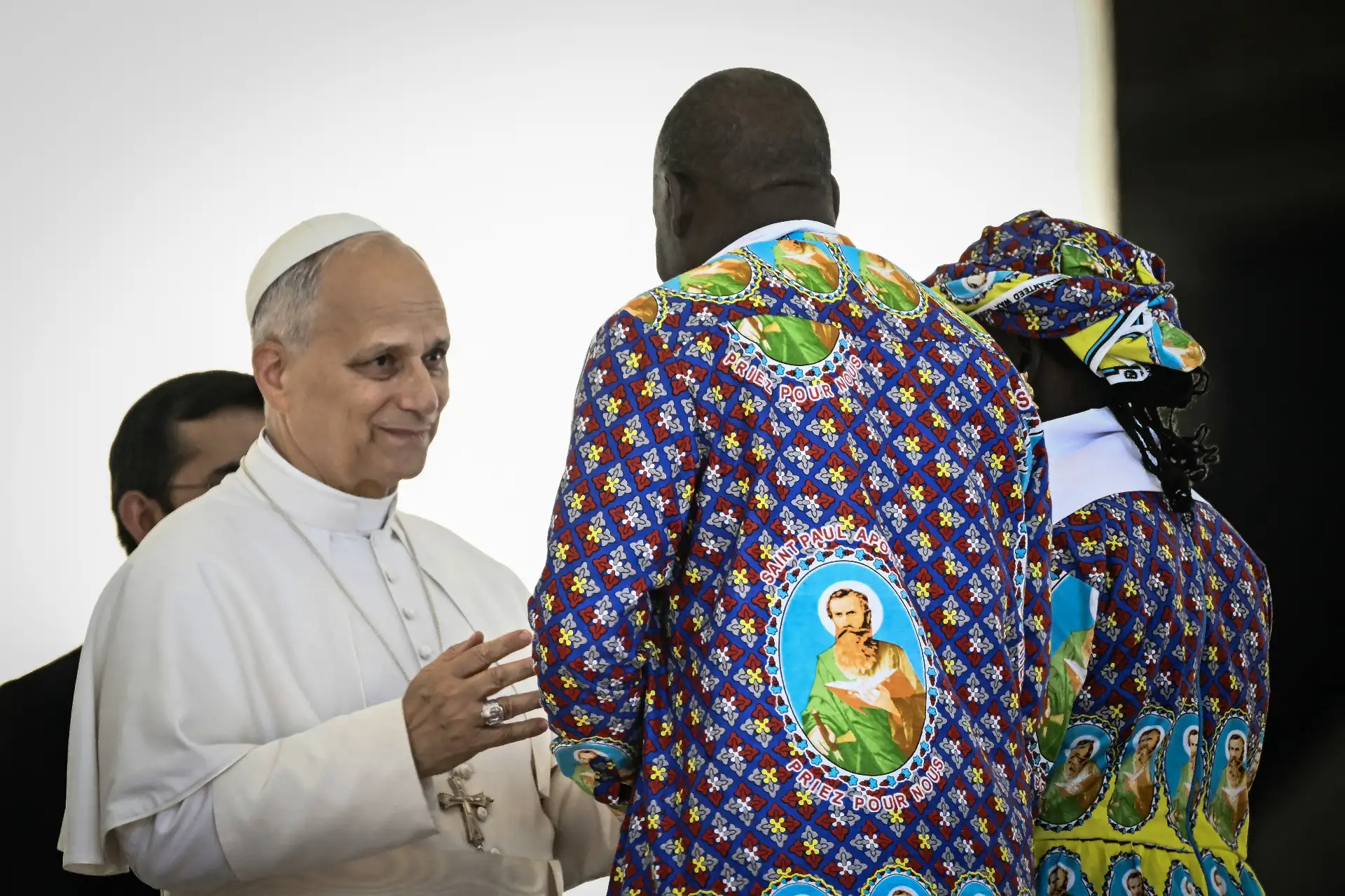 El Papa León XIV saluda a los fieles durante una audiencia jubilar en la Plaza de San Pedro en el Vaticano.
Foto: AFP