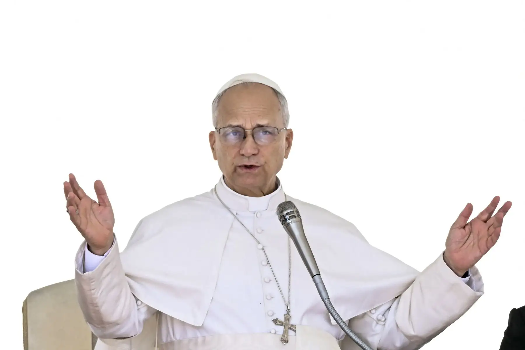 El Papa León XIV saluda a los fieles durante una audiencia jubilar en la Plaza de San Pedro en el Vaticano.
Foto: AFP