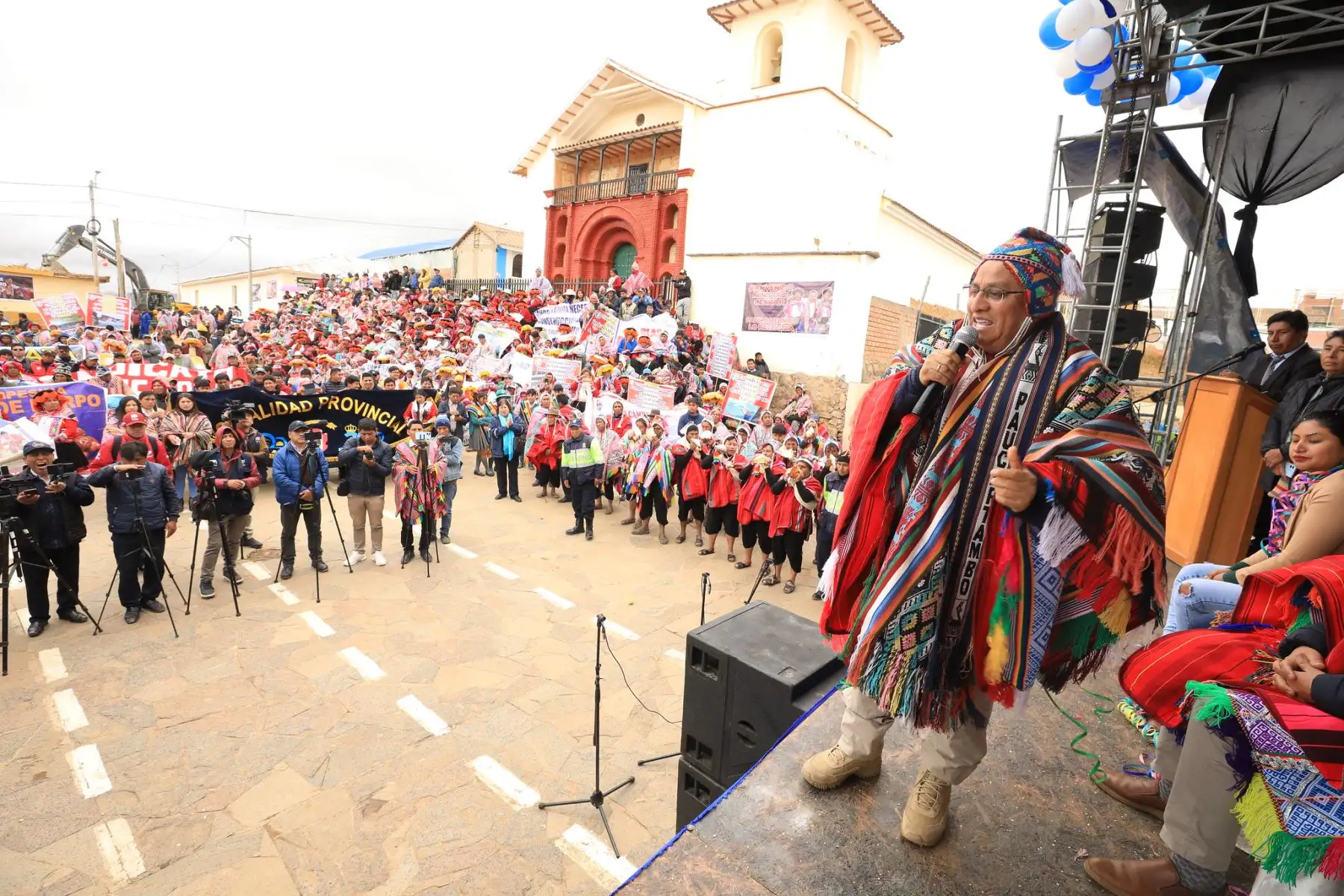 Ministro de Salud, César Vásquez, encabezó ceremonia de colocación de la primera piedra del futuro centro de salud de Colquepata, en Cusco.  ANDINA/Difusión