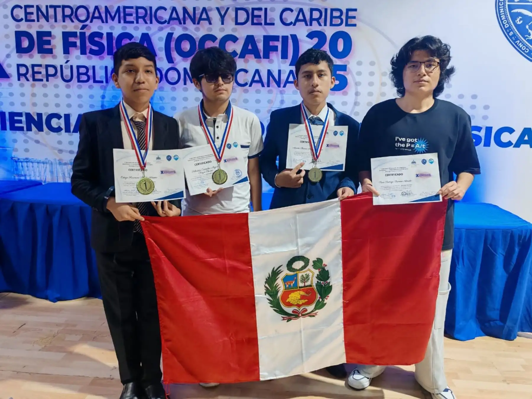 Alumnos ganadores de la X Olimpiada Centroamericana y del Caribe de Física