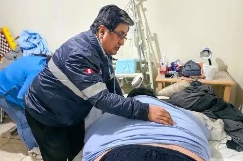 Joven con 300 kilos de peso que no podía movilizarse recibe ayuda del Minsa. Foto: ANDINA/Difusión.