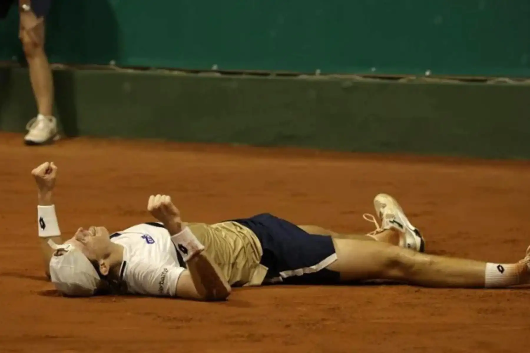 El peruano Ignacio Buse se coronó campeón del Challenger 125 de Sevilla 2025 en España, tras derrotar en una intensa final al argentino Genaro Alberto Olivieri (#259 ATP) por 6-3, 3-6 y 6-3 en dos horas y 15 minutos de juego.Foto: Copa Sevilla