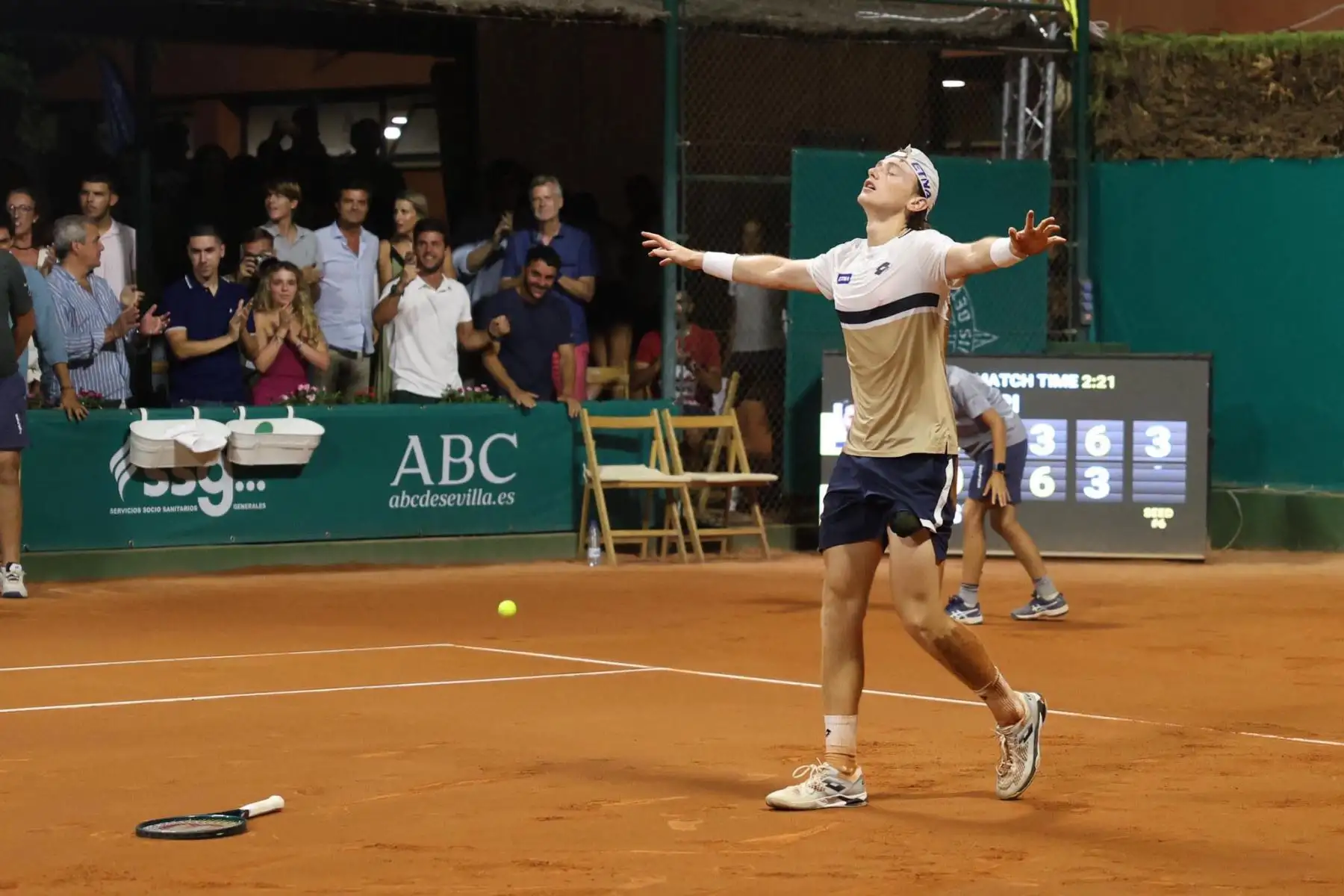 El peruano Ignacio Buse se coronó campeón del Challenger 125 de Sevilla 2025 en España, tras derrotar en una intensa final al argentino Genaro Alberto Olivieri (#259 ATP) por 6-3, 3-6 y 6-3 en dos horas y 15 minutos de juego.Foto: Copa Sevilla