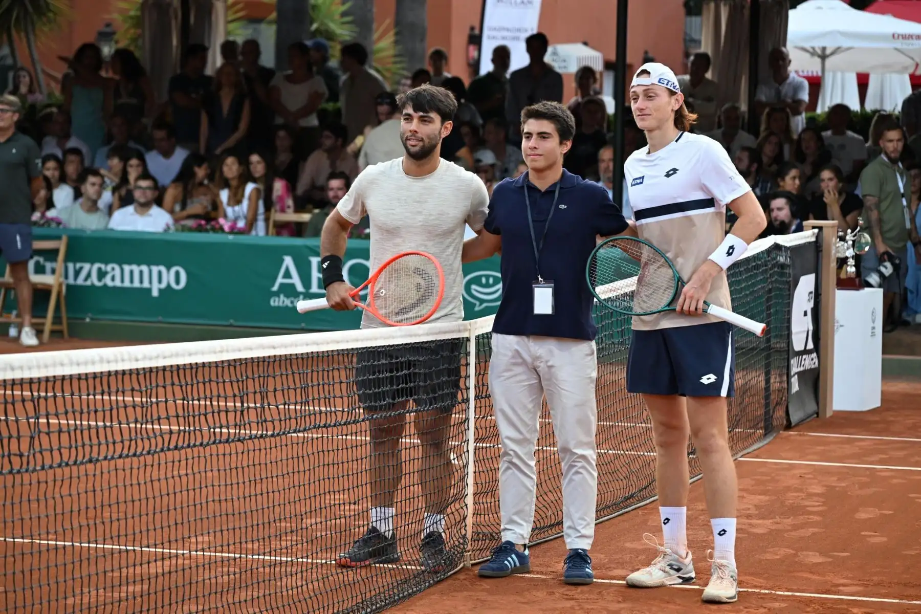 El peruano Ignacio Buse se coronó campeón del Challenger 125 de Sevilla 2025 en España, tras derrotar en una intensa final al argentino Genaro Alberto Olivieri (#259 ATP) por 6-3, 3-6 y 6-3 en dos horas y 15 minutos de juego.Foto: Copa Sevilla
