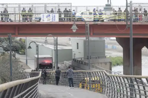 Av Abancay: miniván cae del puente Ricardo Palma al Parque La Muralla y deja 8 heridos