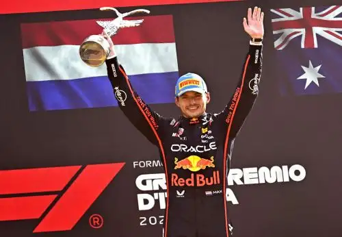 El piloto de Red Bull Racing, Max Verstappen de los Países Bajos, celebra en el podio tras ganar el Gran Premio de Fórmula Uno de Italia en Monza, Italia. Foto: EFE
