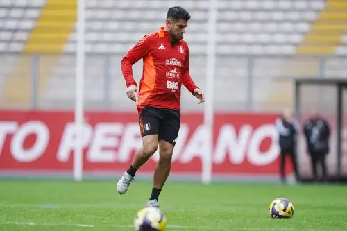 La selección peruana realiza sus entrenamientos  con miras a enfrentar a Paraguay  por las Eliminatorias Mundial 2026
