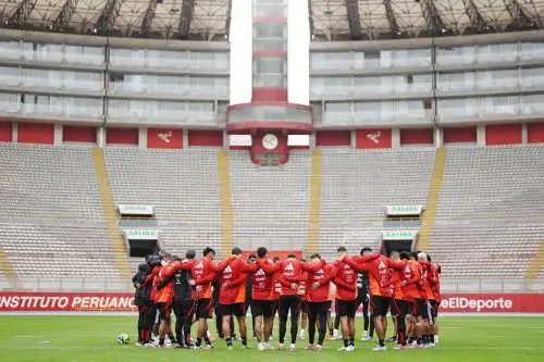 La selección peruana realiza sus entrenamientos  con miras a enfrentar a Paraguay  por las Eliminatorias Mundial 2026