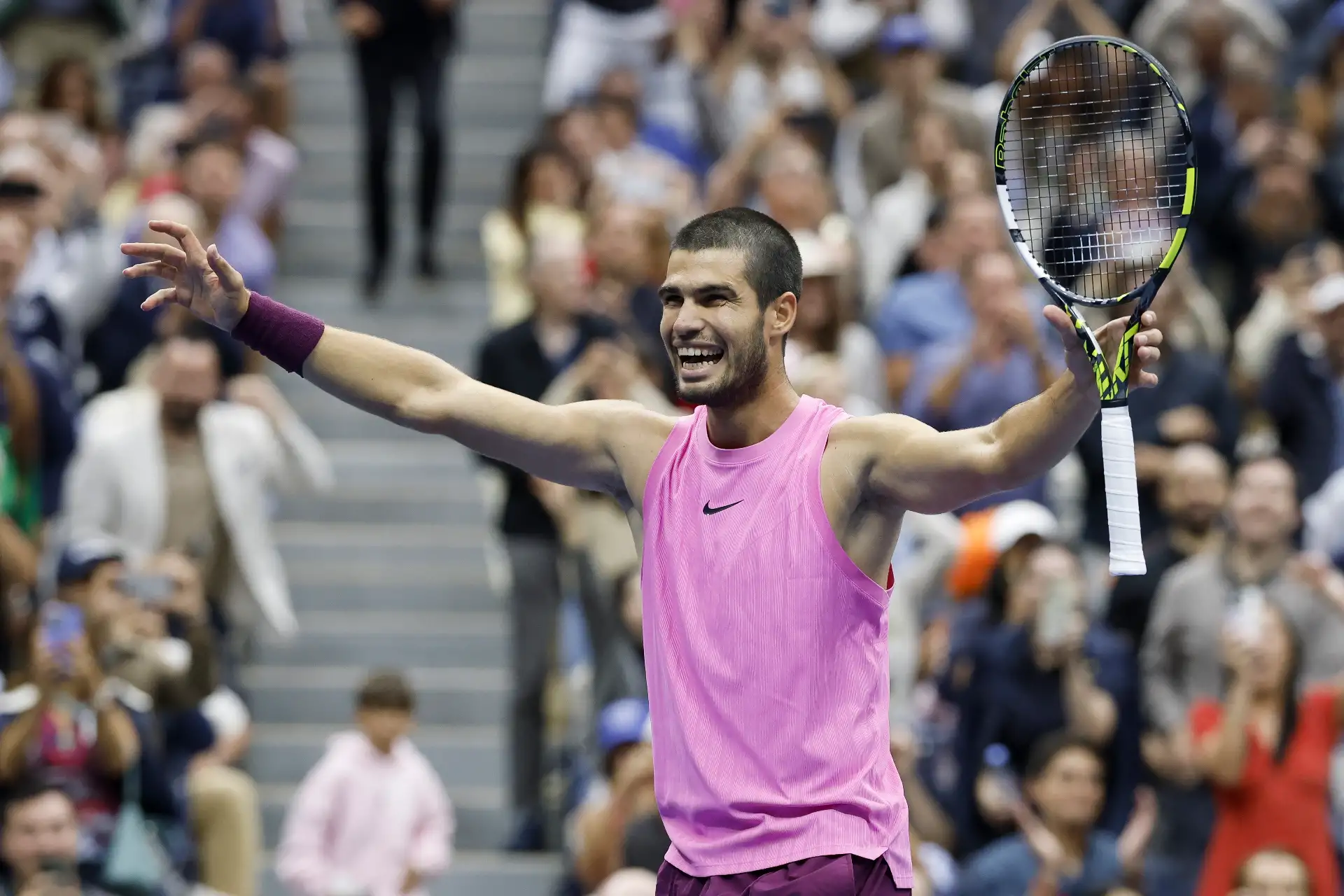El español Carlos Alcaraz celebra tras vencer al italiano Jannik Sinner en la final masculina individual del Abierto de Tenis de Estados Unidos en el Centro Nacional de Tenis Billie Jean King de la USTA .
Foto: EFE