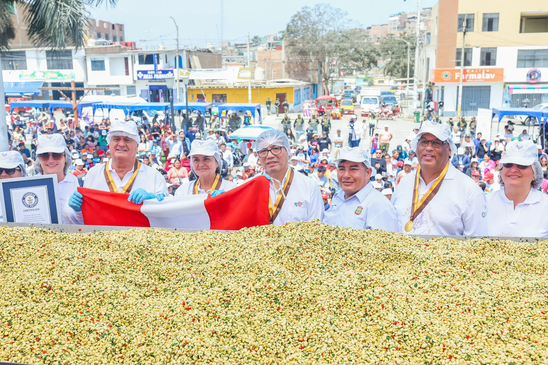 MIDAGRI: Perú obtuvo el Récord Guinness con la ensalada de tarwi más grande del mundo