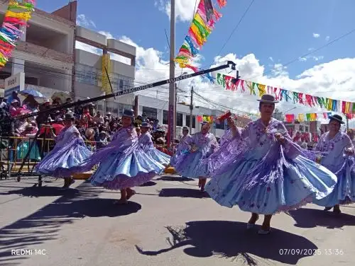 Con participación de 18 conjuntos folclóricos se iniciaron las actividades oficiales de la Festividad de San Miguel Arcángel en la ciudad de Ilave, provincia de El Collao, región Puno. ANDINA/Difusión