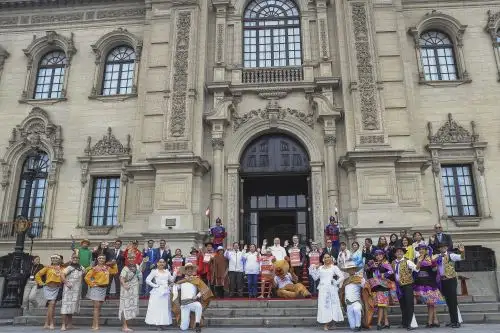 Gobierno entrega 170 000 títulos de propiedad en histórica campaña “Titulatón con Punche”