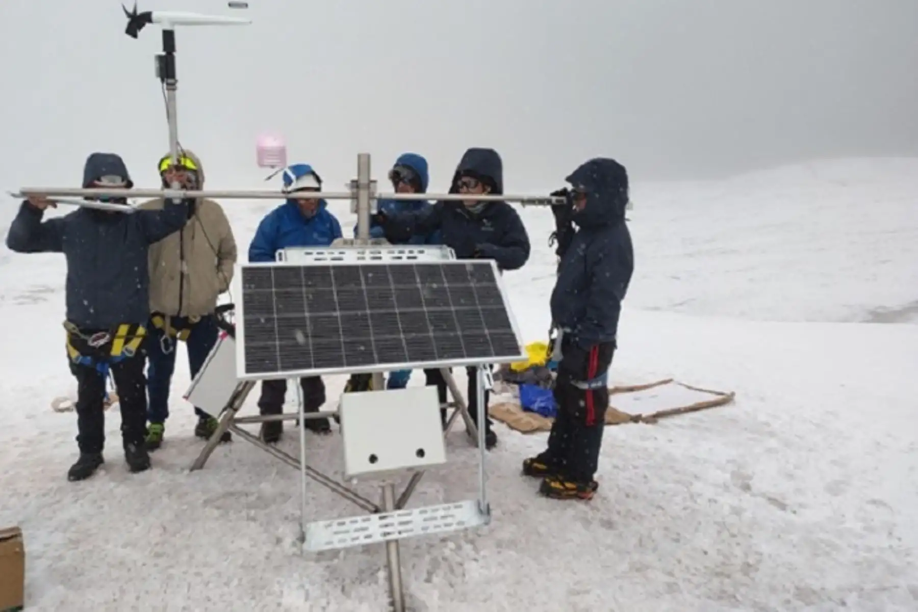 A nivel global, los glaciares enfrentan un retroceso acelerado como consecuencia del aumento de la temperatura del aire, cambios en las fases de precipitación y la intensificación de las actividades humanas. 