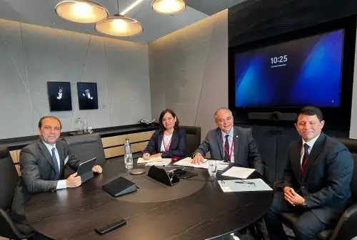 Ministro de Energía y Minas, Jorge Montero, se reunió con inversores en Londres, para atraer capitales privados a su sector. Foto: Cortesía.