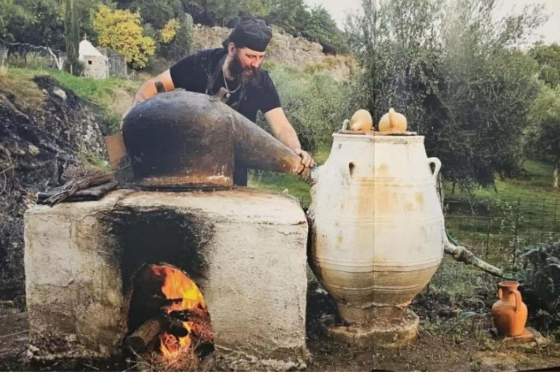Alambique utilizado por los griegos para destilar tsikoudia, la bebida espirituosa de Creta. Foto: Exposición "Tsikoudia, Spirit of Crete"