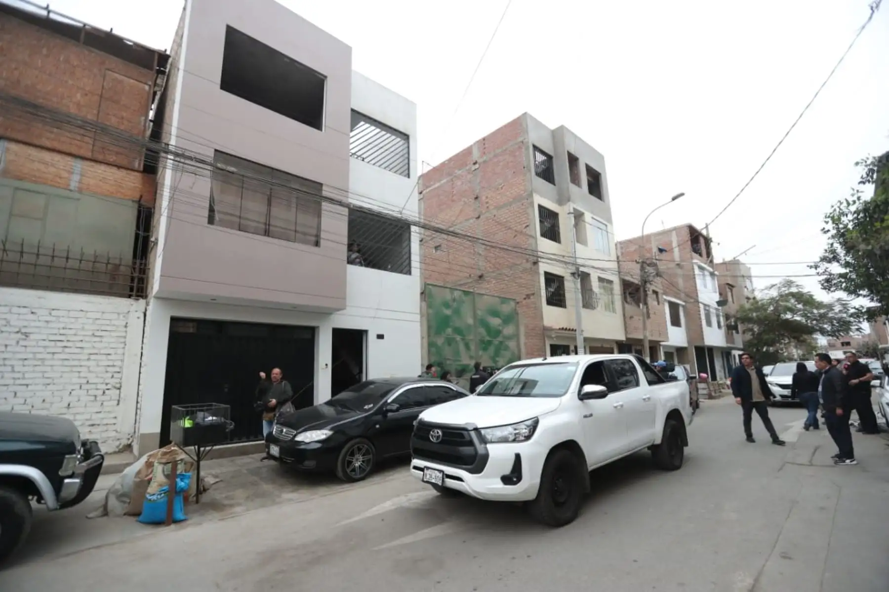 Capturan a cabecilla de la banda Los Desa Occidentales II, quienes extorsionaban a microbuseros y cobradores en el cono norte de Lima.
Inmueble ubicado en Los Olivos.
Foto: ANDINA / Lino Chipana Obregón.