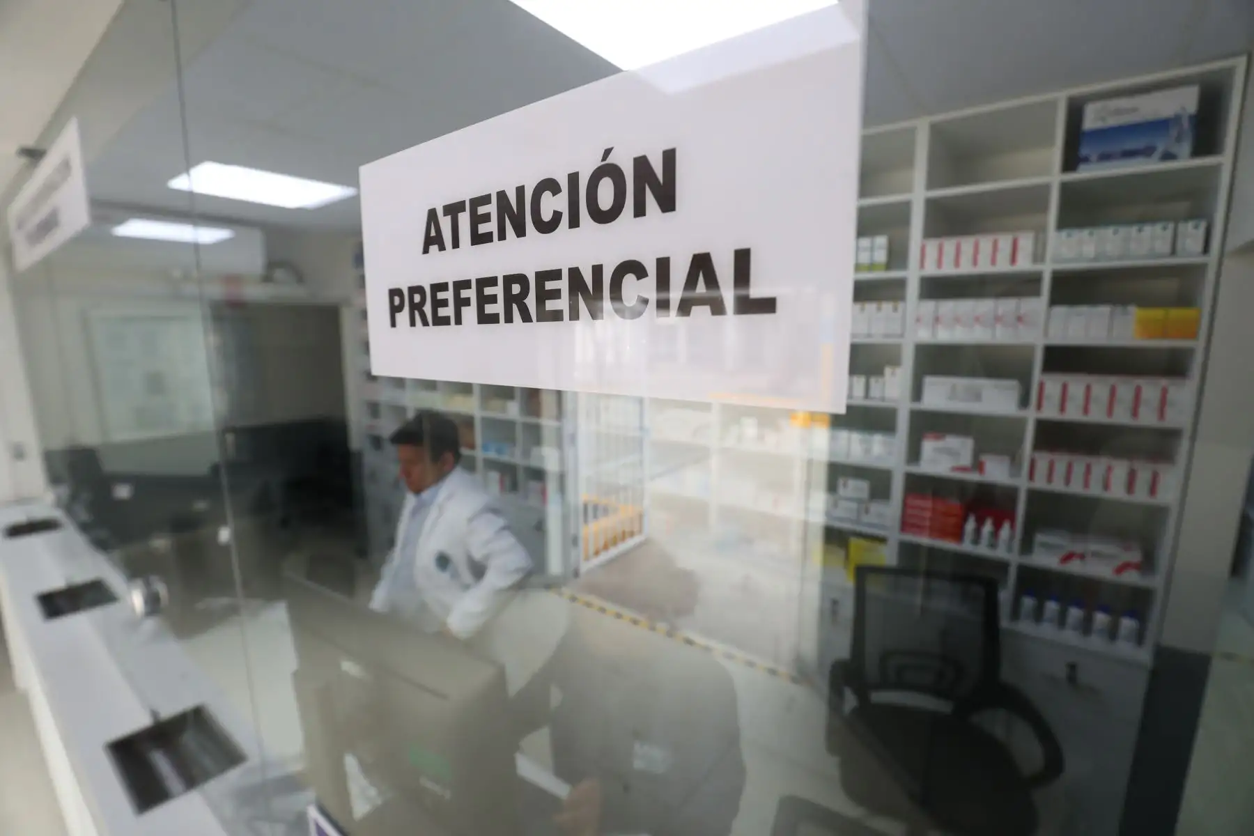 FarmaMinsa inició sus operaciones en Villa El Salvador con el fin de garantizar acceso a medicamentos y dispositivos médicos esenciales, seguros y de calidad. Esta iniciativa beneficiará a más de 439 000 ciudadanos, ofreciendo precios accesibles y fortaleciendo la atención en salud. Foto: ANDINA/Veronica Calderon ZuñigaFoto: ANDINA/Veronica Calderon Zuñiga