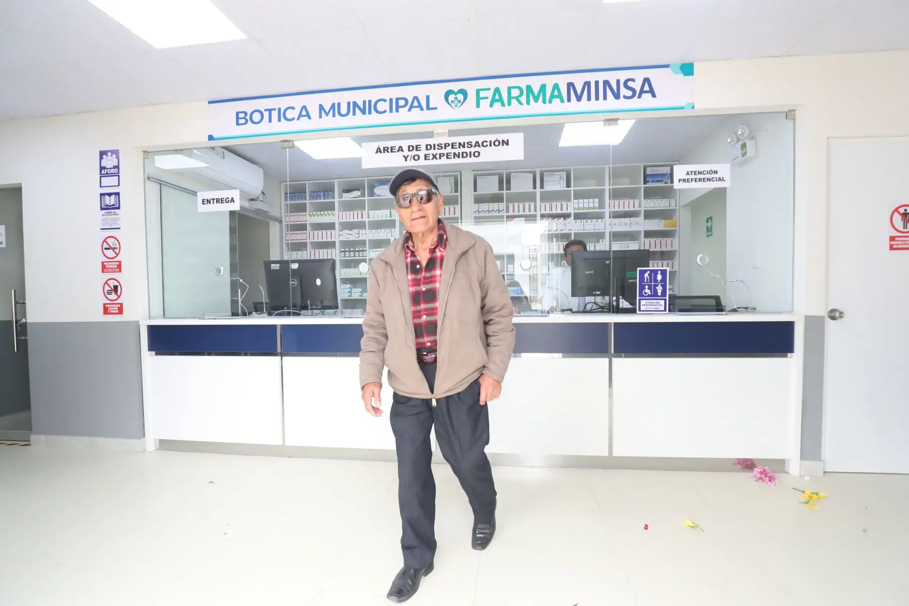 FarmaMinsa inició sus operaciones en Villa El Salvador con el fin de garantizar acceso a medicamentos y dispositivos médicos esenciales, seguros y de calidad. Esta iniciativa beneficiará a más de 439 000 ciudadanos, ofreciendo precios accesibles y fortaleciendo la atención en salud. Foto: ANDINA/Veronica Calderon ZuñigaFoto: ANDINA/Veronica Calderon Zuñiga