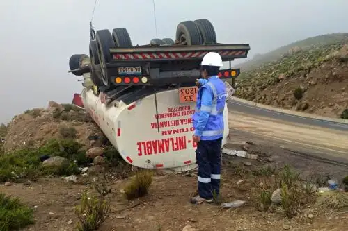Volcadura de trailer que transporta combustible. ANDINA/Difusión