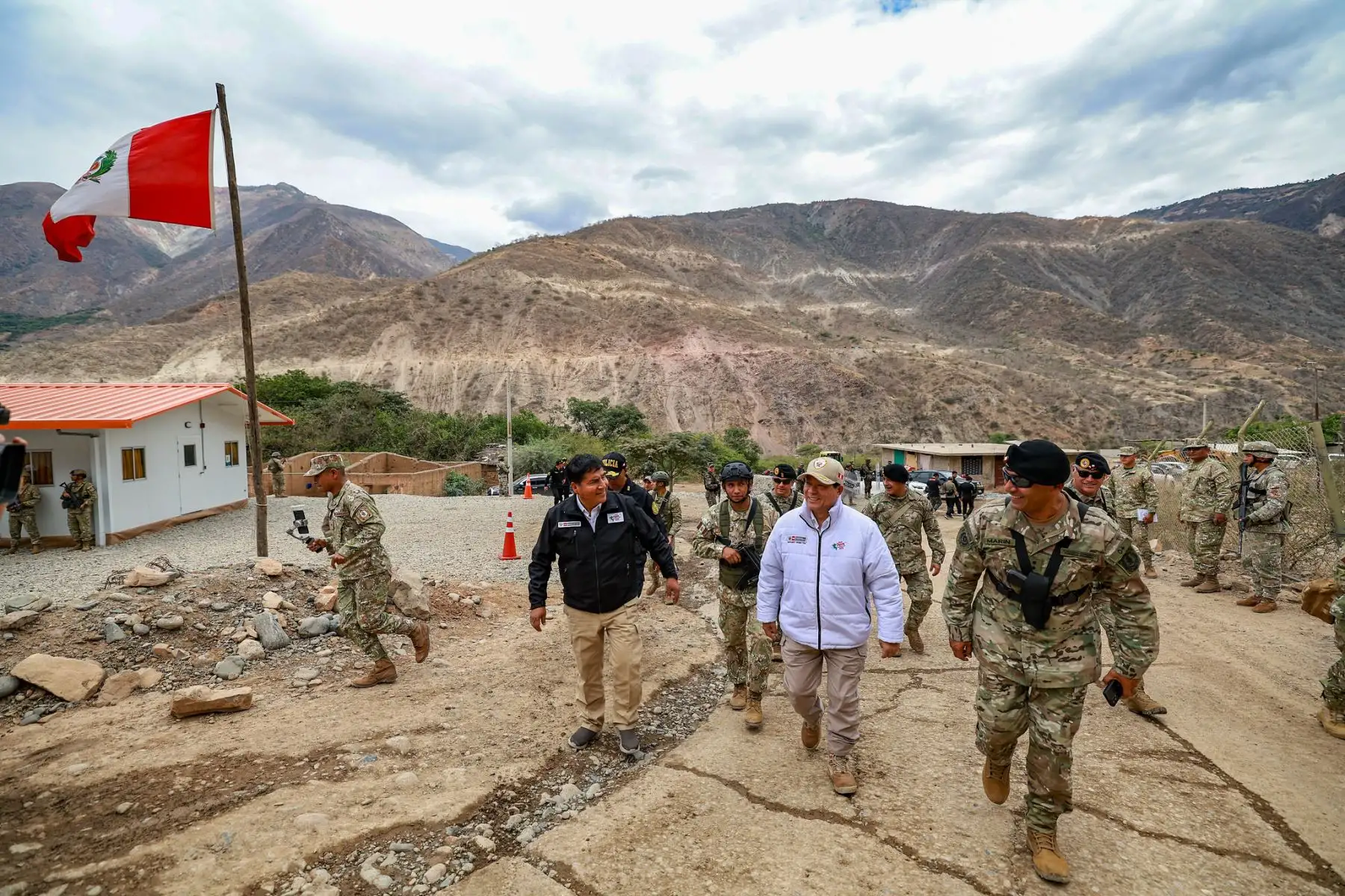 El presidente del Consejo de Ministros, Eduardo Arana, acompañado por los ministros de Defensa, Walter Astudillo, e Interior, Carlos Malaver, llegó a la provincia de Pataz, en La Libertad, para supervisar las acciones del Comando Unificado Pataz (CUPAZ). Foto: ANDINA/Difusión
