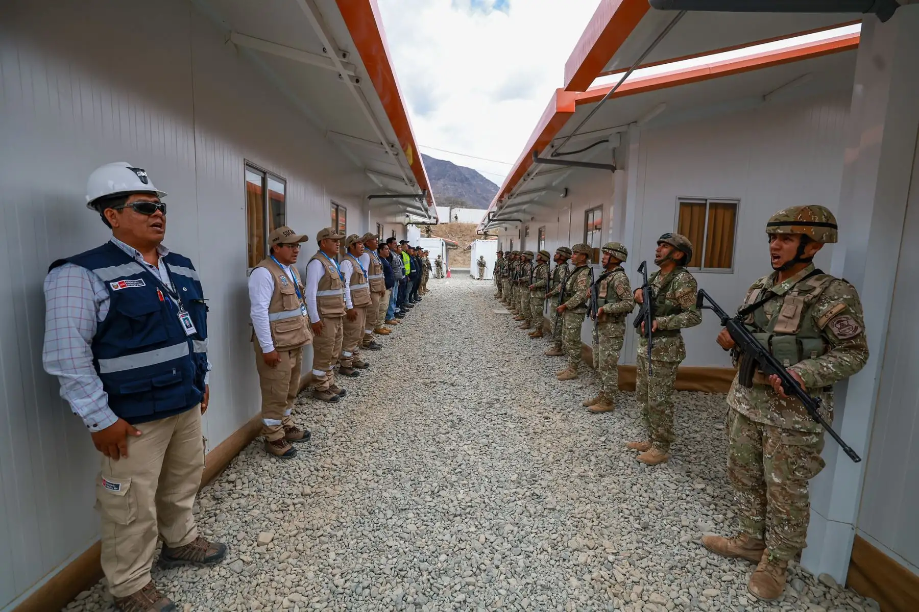 El presidente del Consejo de Ministros, Eduardo Arana, acompañado por los ministros de Defensa, Walter Astudillo, e Interior, Carlos Malaver, llegó a la provincia de Pataz, en La Libertad, para supervisar las acciones del Comando Unificado Pataz (CUPAZ). Foto: ANDINA/Difusión