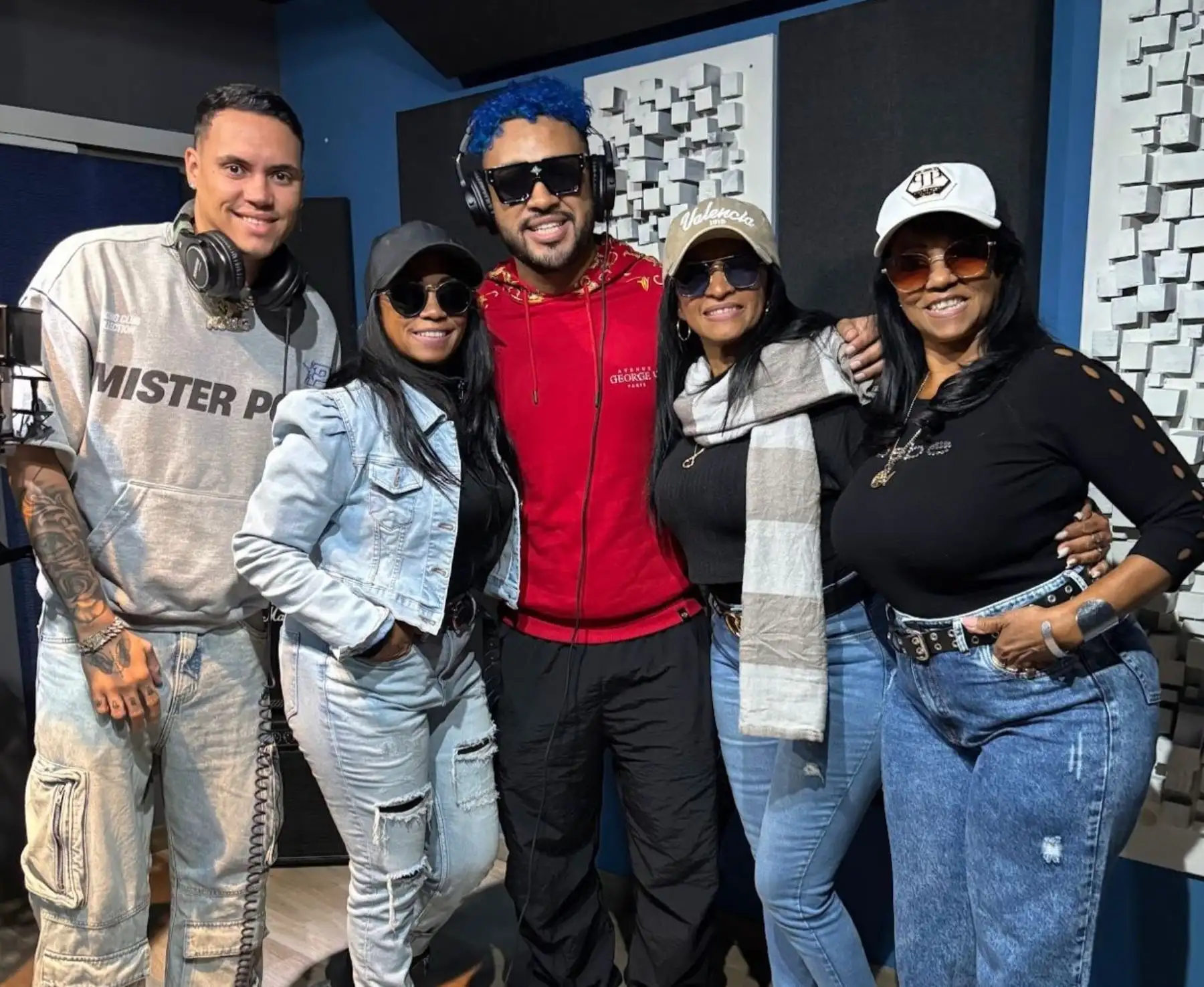 Los Conquistadores presentan remix junto a La Caro Band y Yero Trendy.
