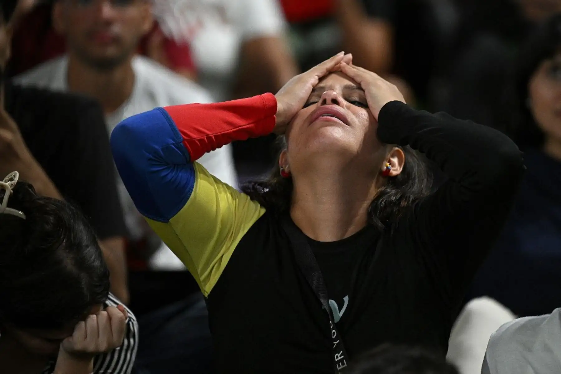 Futbolistas venezolanos reaccionan después de perder el partido de fútbol de las eliminatorias sudamericanas de la Copa Mundial de la FIFA 2026 entre Venezuela y Colombia en el Estadio Monumental de Maturín en Maturín, Venezuela. Foto: AFP
