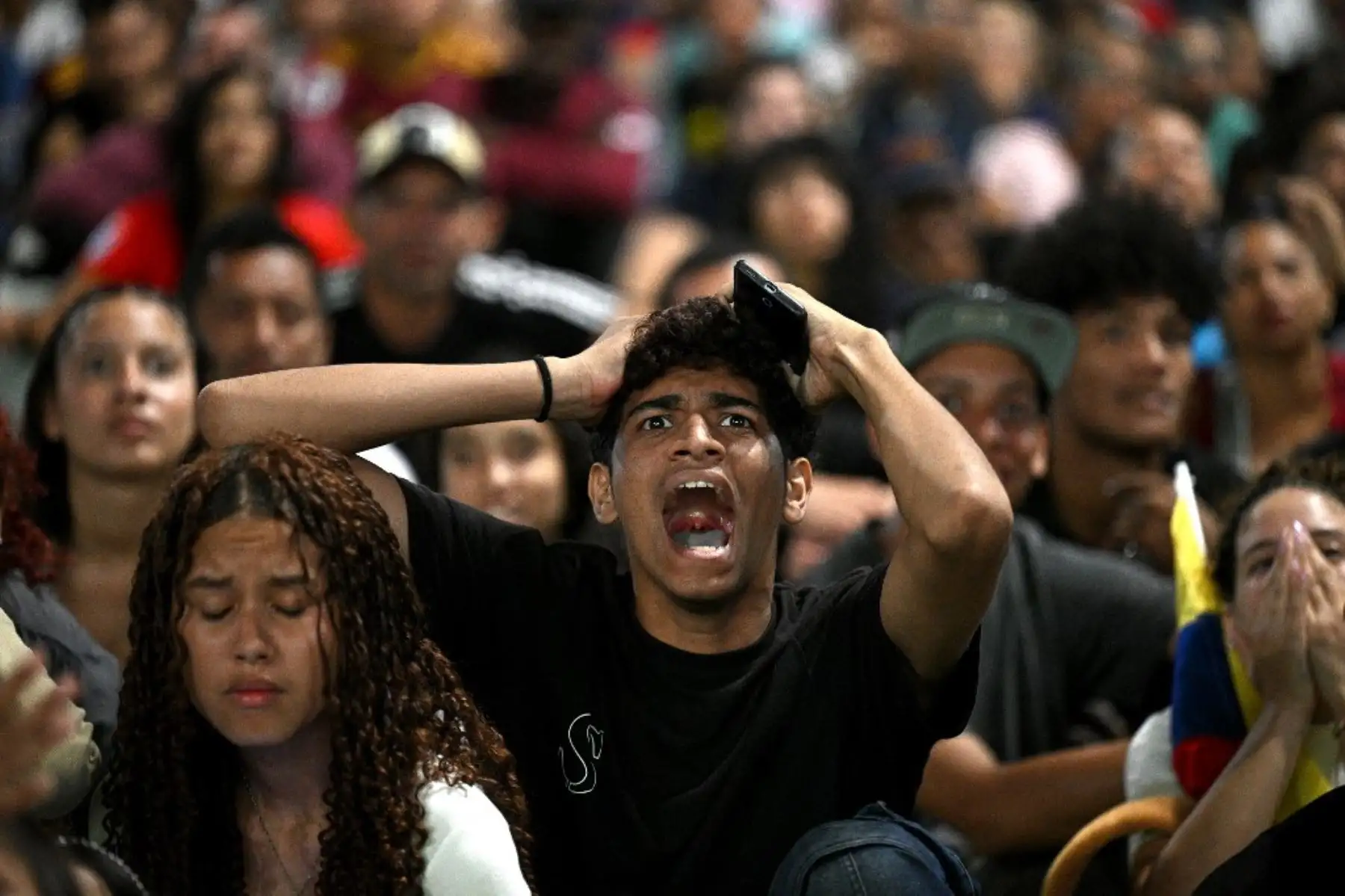 Futbolistas venezolanos reaccionan después de perder el partido de fútbol de las eliminatorias sudamericanas de la Copa Mundial de la FIFA 2026 entre Venezuela y Colombia en el Estadio Monumental de Maturín en Maturín, Venezuela. Foto: AFP